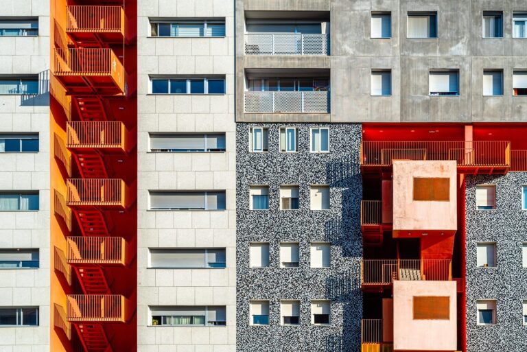 Exploring the impact of architecture on community development